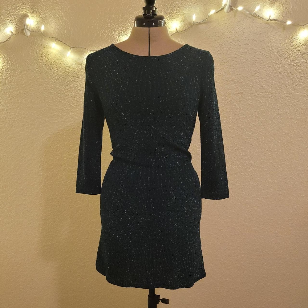 Elegant Green Dress - Picture 2 of 9